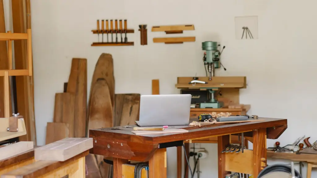 Adjustable Workbenches for a Small Garage